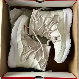 Nike Tanjun High Rise Women’s Phantom Boots Size 6.5